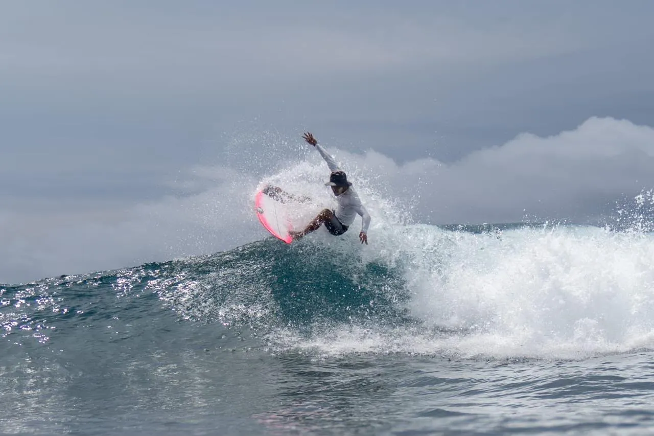 Loxy driving off the top of a clean wave at Nusa Lembongan